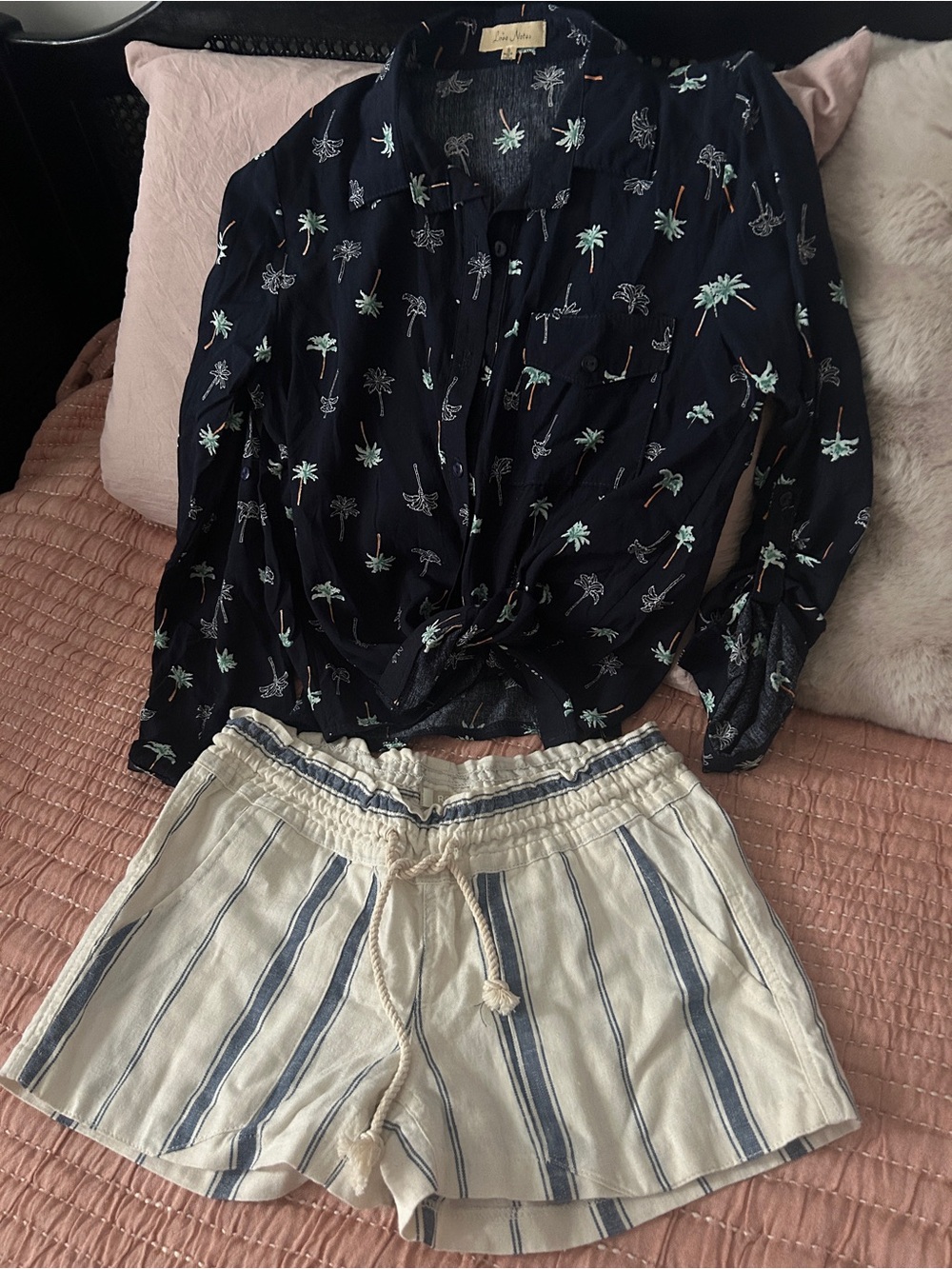 Roxy xs linen blend shorts include shirt with palm tree designs small